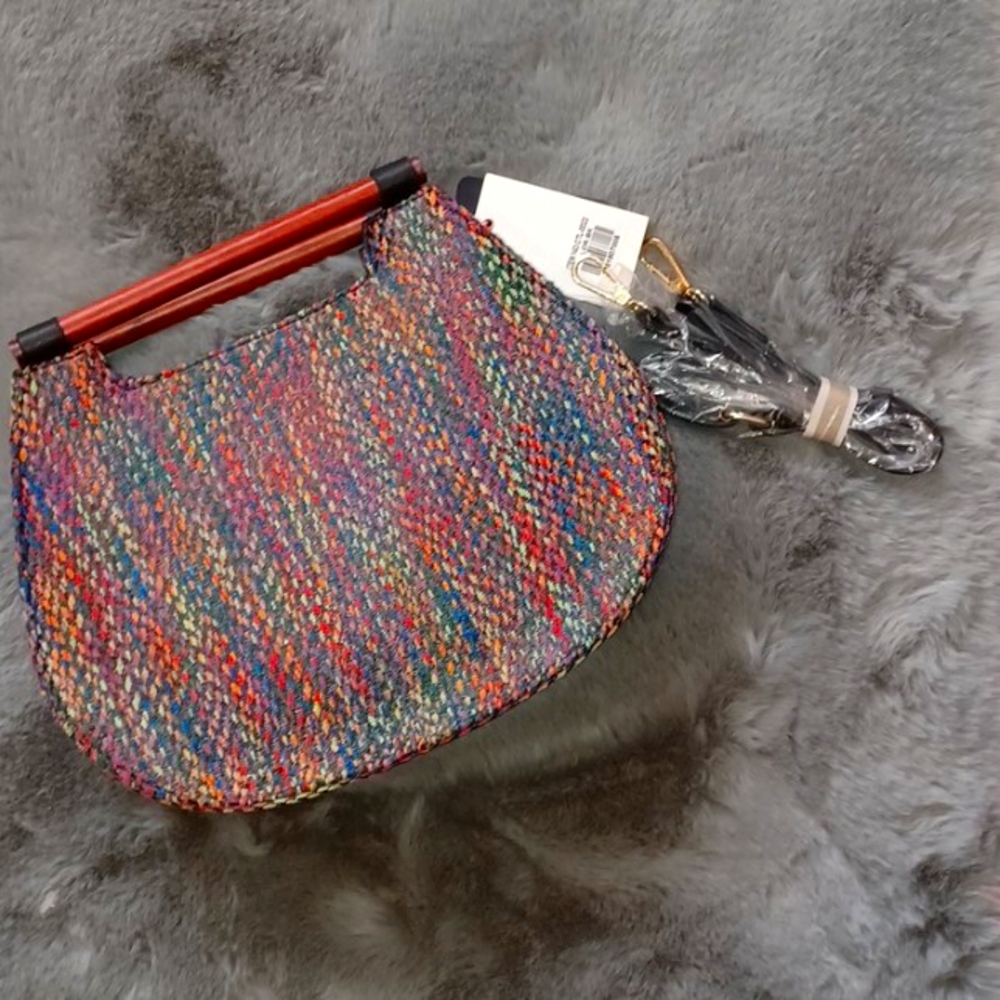 🎉🌈 Woven Threads Handbag🎀 - Picture 2 of 9